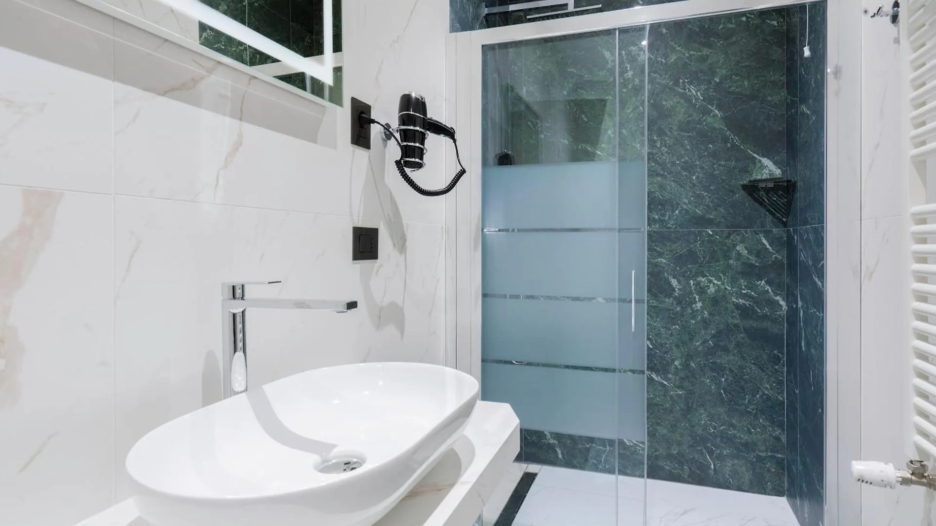 Hotel Adamas Firenze 3*,  Italia